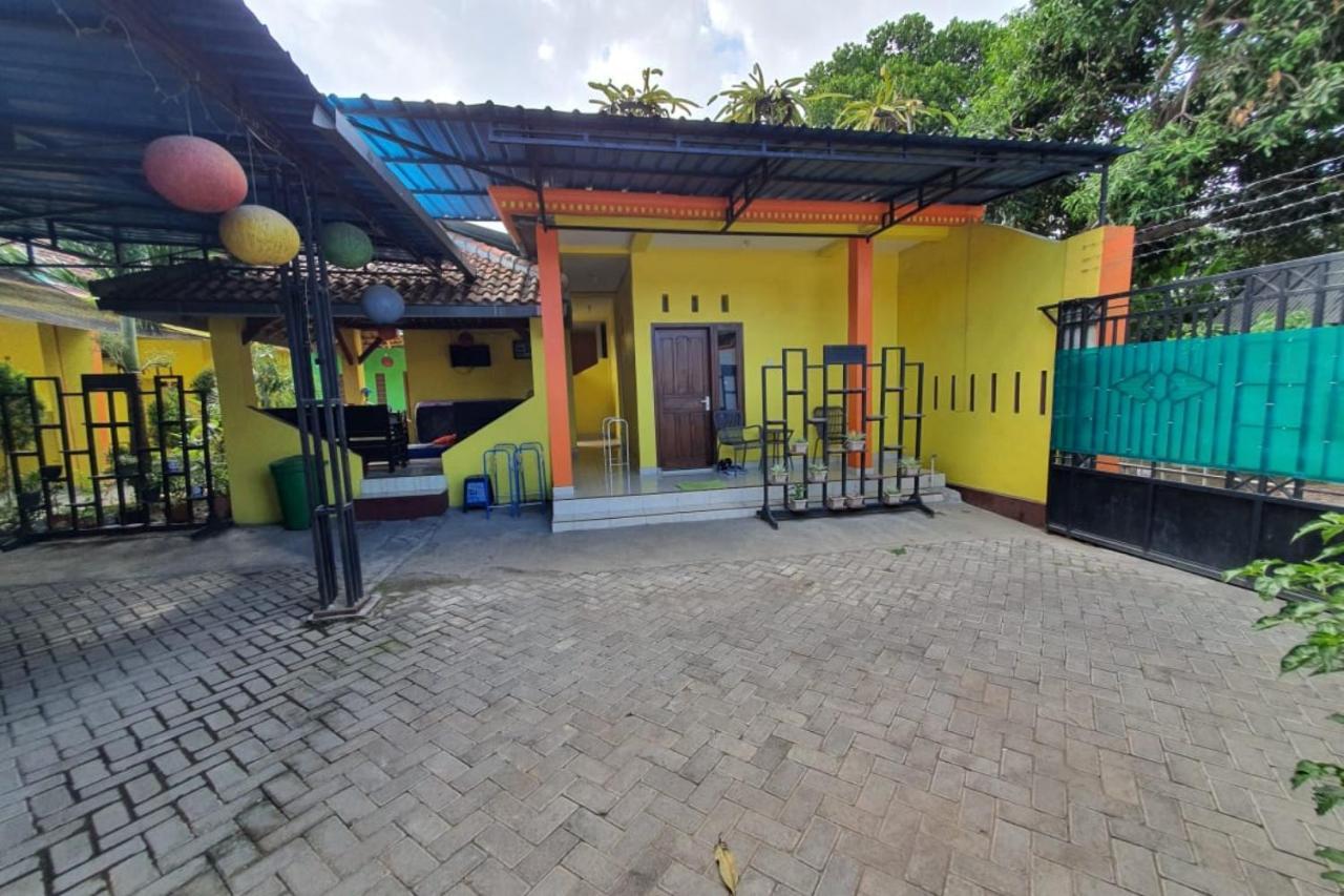 Ferienwohnung New Puri Amalia Banyuwangi  Exterior foto